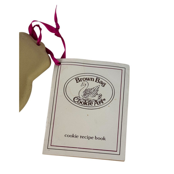 Vintage 1989 Brown Bag Cookie Art Teddy Bear Stoneware Mold with Recipe Booklet - Picture 7 of 8